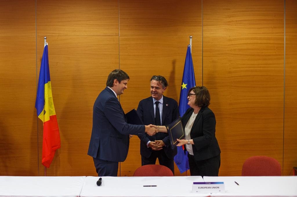Semnarea acordului de liberalizare a trasnportului de marfuri cu Uniunea Europeana