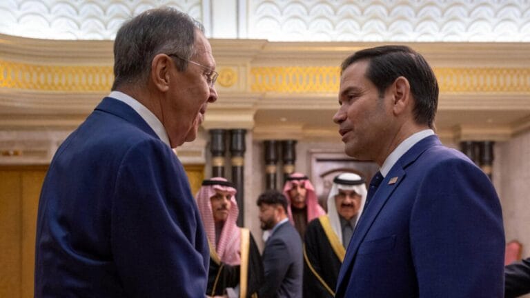 Secretarul de Stat al SUA, Marco Rubio, în timpul unei conferințe de presă la Kuala Lumpur privind războiul din Ucraina.