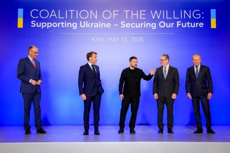 Lideri occidentali discutând despre sprijinul acordat Ucrainei în contextul invaziei ruse.