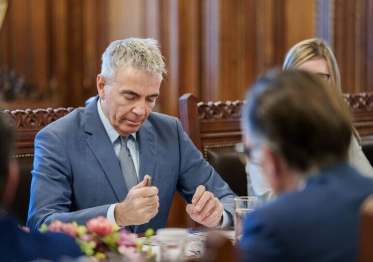 Dragoș Anastasiu explică măsurile fiscale adoptate de Guvern pentru evitarea colapsului economic.