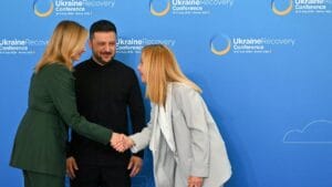 Volodimir Zelenski în cadrul unei conferințe internaționale la Roma, discutând sprijinul SUA pentru Ucraina.