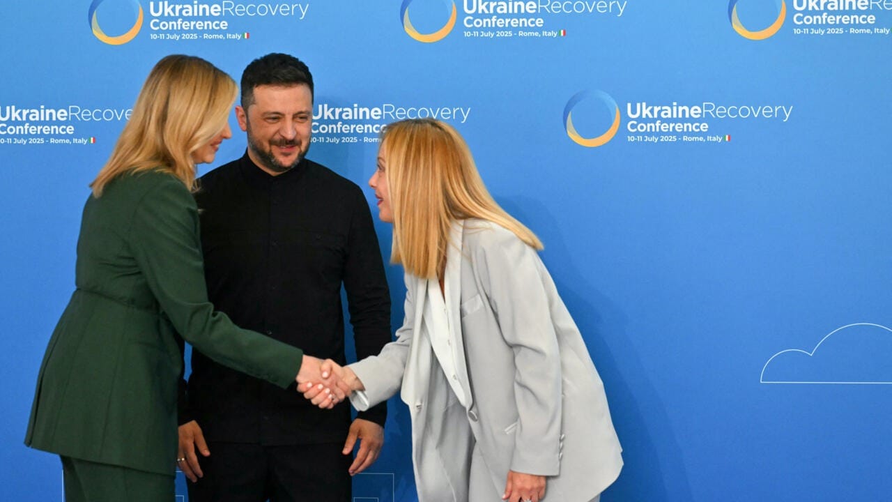 Volodimir Zelenski în cadrul unei conferințe internaționale la Roma, discutând sprijinul SUA pentru Ucraina.